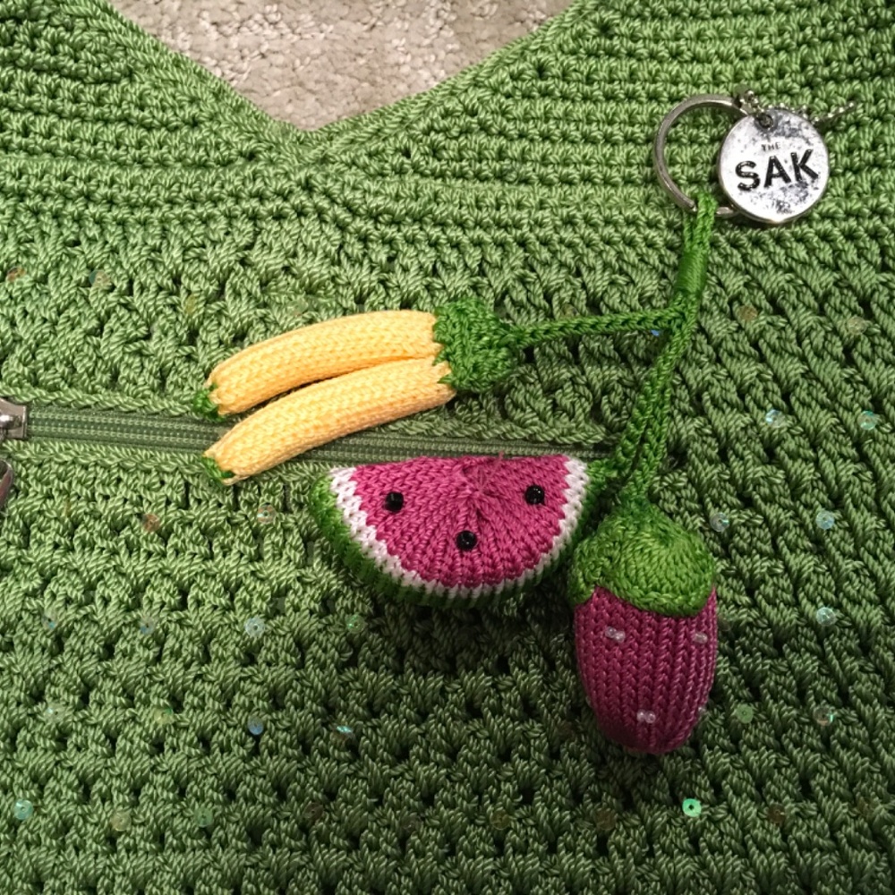 The Sak Vtg Green Sequin Crochet Shoulder Bag with Removeable Bag Fruit Charm - Picture 5 of 11
